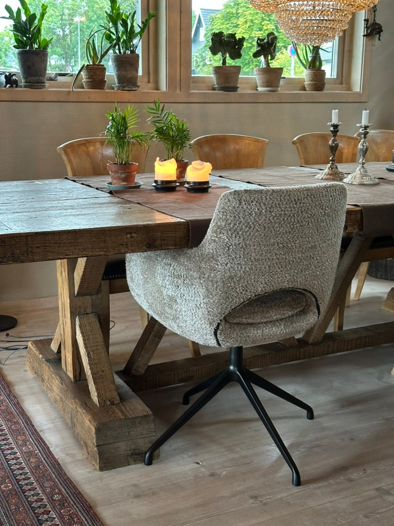 Catharina spisestue/kontorstol med sving i Cozy teddystoff eller skinn