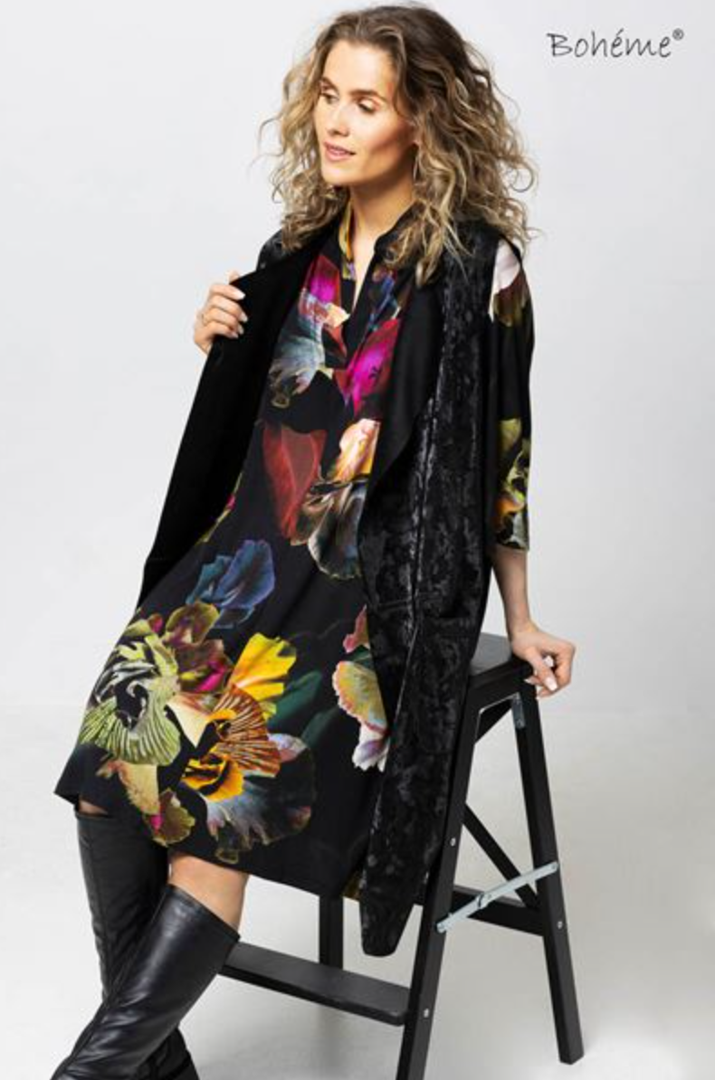 B12229 Vest, sort med ton i ton mønster